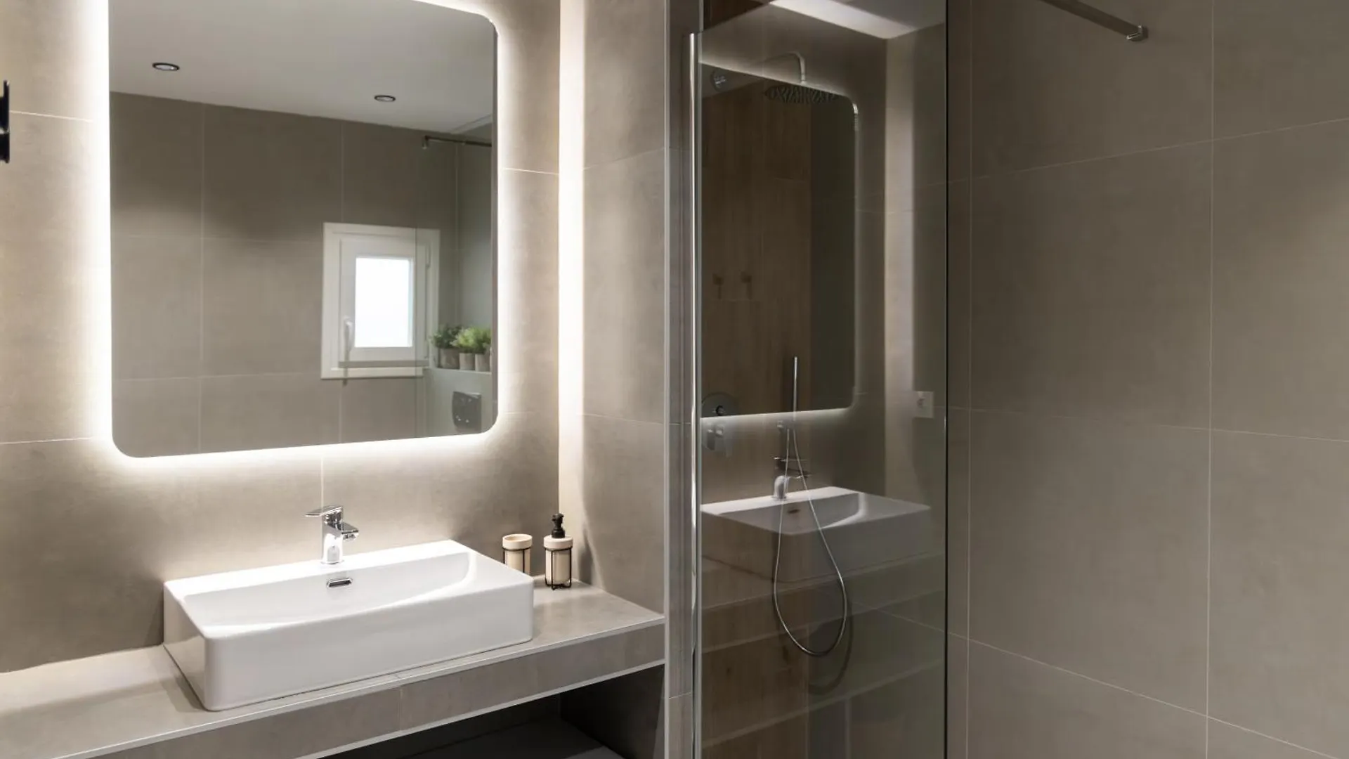 Homevision - Urban Hub Salonicco 0*,  Grecia